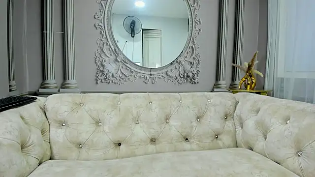 ariana_pocahontasのライブXXXチャット