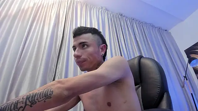 Chat XXX en directo de Charlie_Foxie