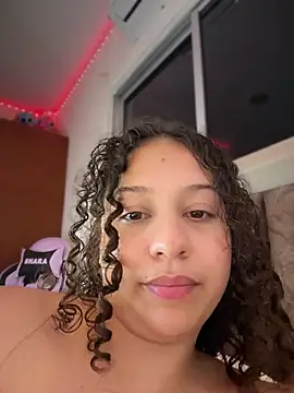 Chat XXX en directo de Shara_dreams