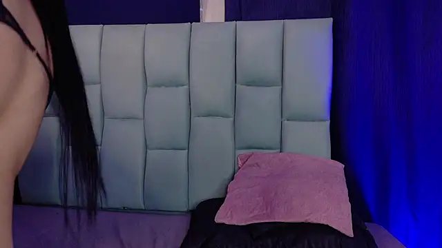 Онлайн чат XXX Emilyy05_