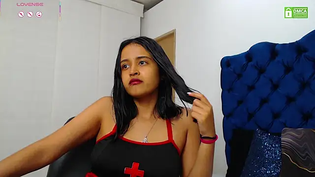 Lili666_ Adlı Modelin Canlı XXX Sohbeti