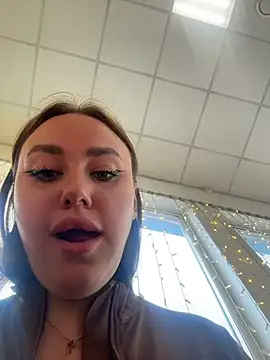 KiraSunshine élő XXX-chatje