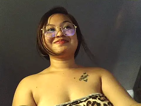 Chillntalkmami Chat XXX live