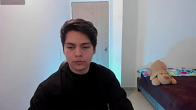 Asta_YunoXXX: διαδικτυακό σόου στην κάμερα