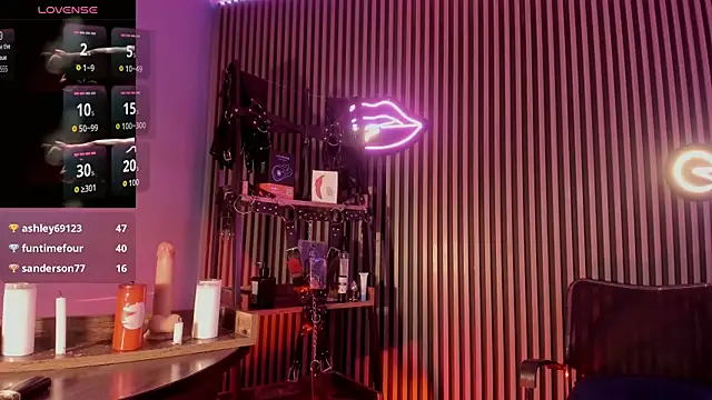 Maximoking26's Live XXX Chat