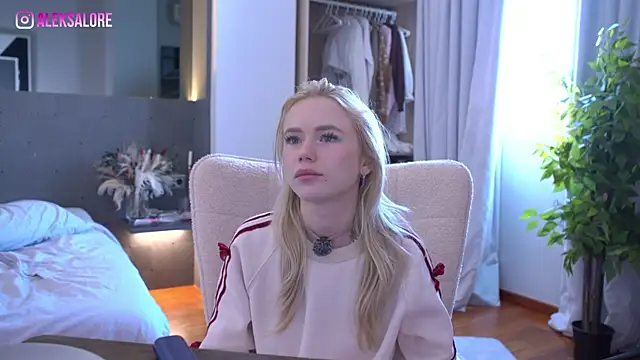 Вебкам-шоу LexieLoree