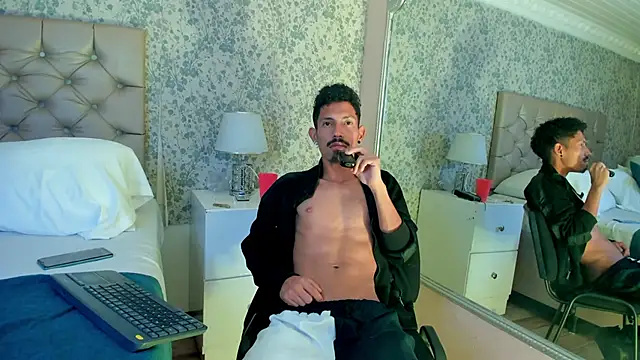 NoaahTylor 网络视讯表演