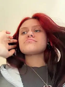 Pokazy przed kamerką – FoxyMood