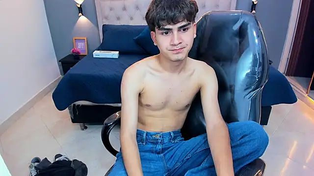 Chatroom XXX en direct de Tommy18__