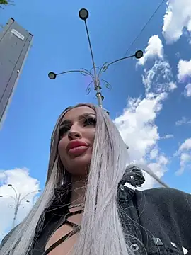 ArianaXO_n Webbikameraesitys