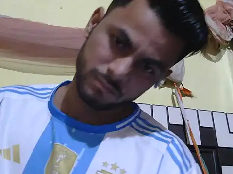 Chat +18 de Stubborndesiboy ao vivo