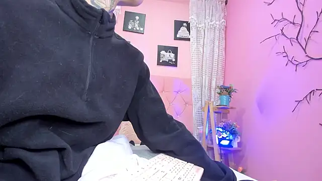 Liam_evvan Show in webcam