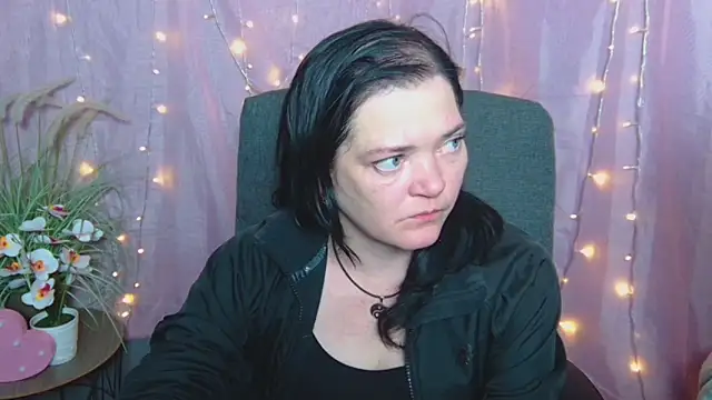 LauraFinn live XXX chat