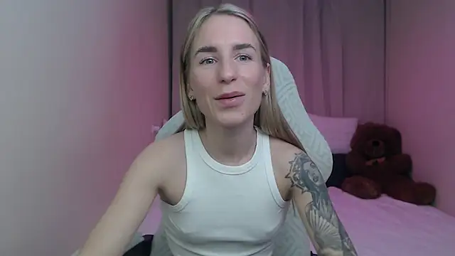 Chat +18 de DeboraHorny ao vivo