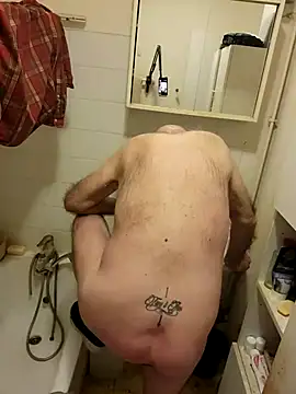 briochin: διαδικτυακό σόου στην κάμερα