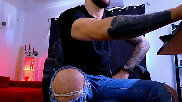 Show modela MightyAaron66 na web-kameri