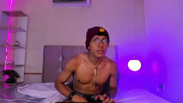 Show modela Kall_Ell_ na web-kameri