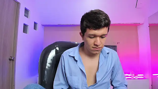 Show modela ken_col na web-kameri