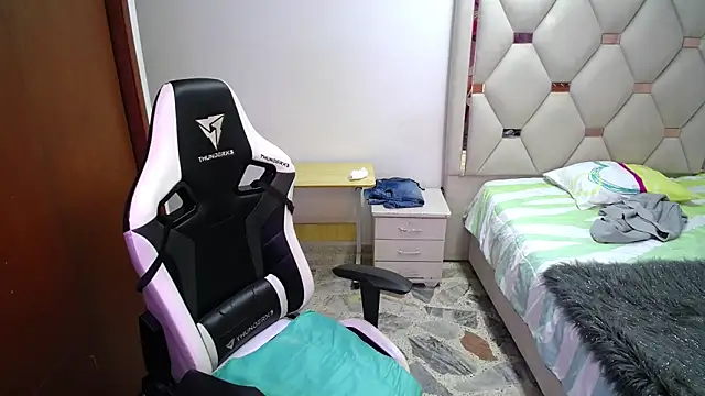 AAA_WHITE Webcamshow