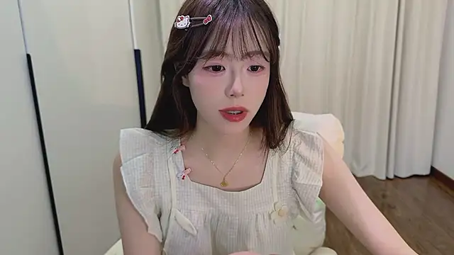 Onecutelittle's Live XXX Chat