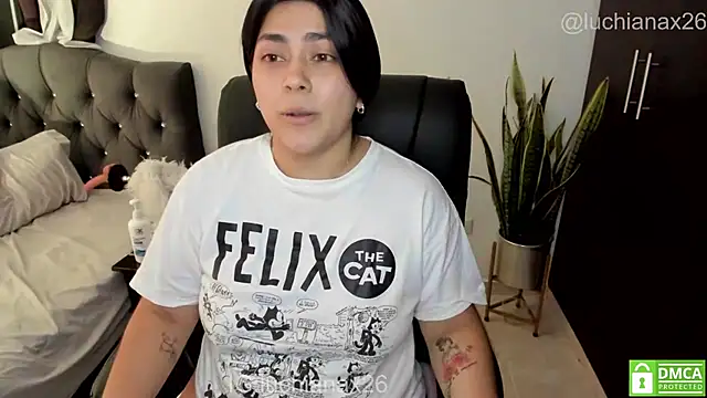 lucy26_n Live XXX chat