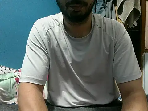 Precumboner élő XXX-chatje