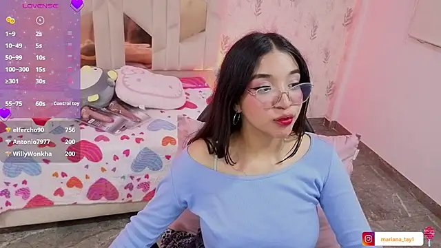 XXX chat uživo modela MARIANA_TAY1