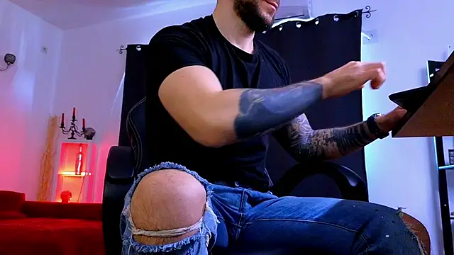 Czat XXX na żywo – MightyAaron66