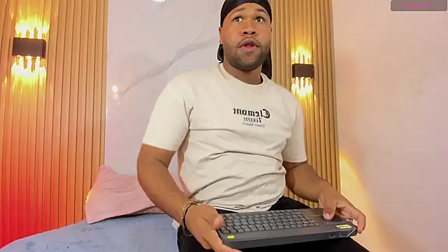 Jeus_Stanley: διαδικτυακό σόου στην κάμερα