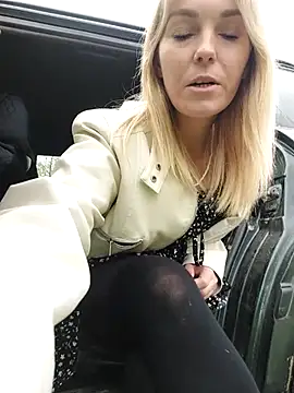 Yourblonde_69 Show in webcam