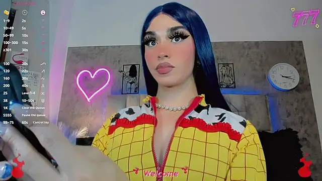 Baby_Aliz: διαδικτυακό σόου στην κάμερα