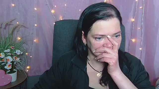 LauraFinn Chat XXX in diretta