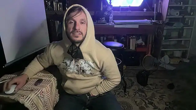 Show modela CowboyZuhly na web-kameri