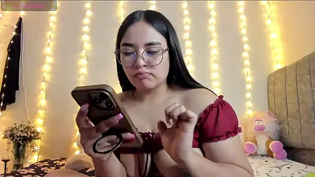 SaraCrow live XXX chat