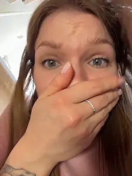 StreetSquirt live XXX chat