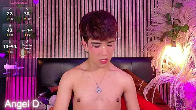 Angeldust19 现场XXX聊天