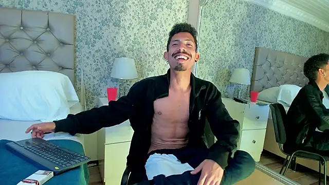 عرض كام NoaahTylor