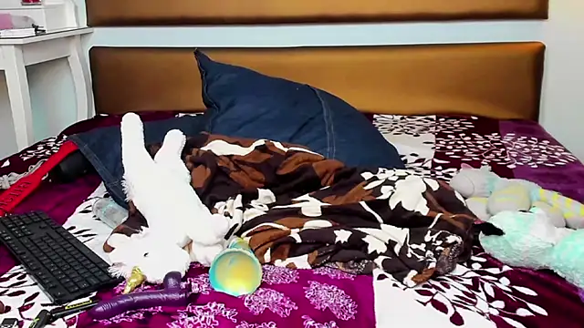 KatniseBabe's Live XXX Chat