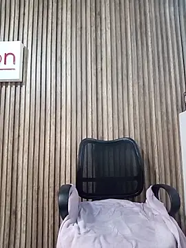 Valk_submissive's Live XXX Chat