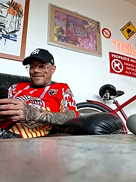 Mr_Graffitimile Show in webcam