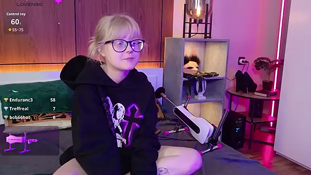 MoliQinn Live XXX chat