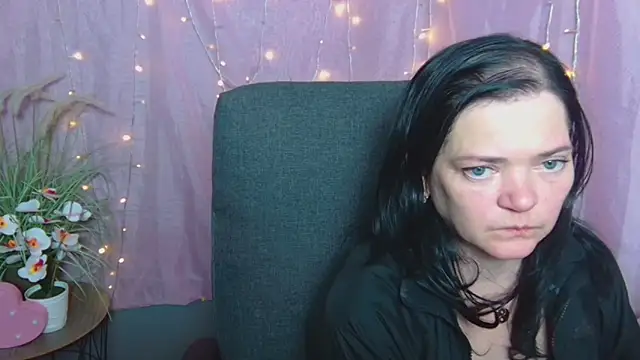 LauraFinn – Naživo XXX chat