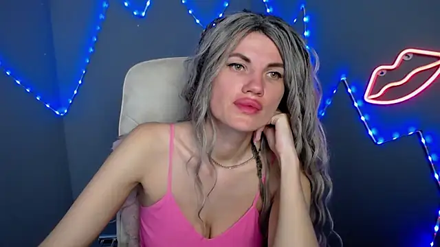 MilaLoona Chat XXX in diretta