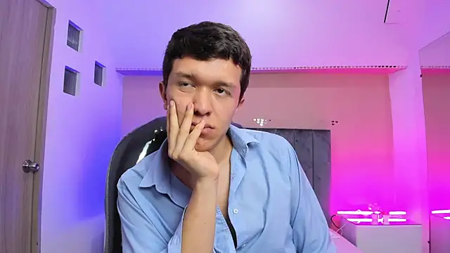 ken_col: διαδικτυακό σόου στην κάμερα