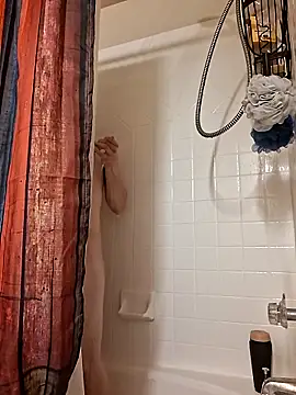 Rain13_Lil-if56: διαδικτυακό σόου στην κάμερα