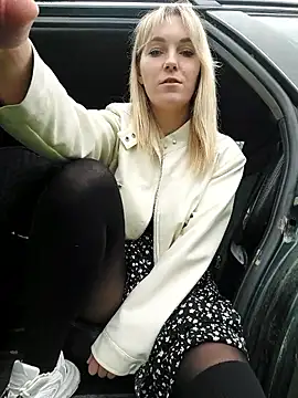 Yourblonde_69's Webcam Show