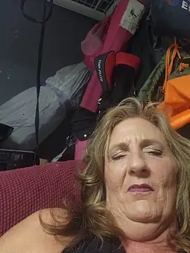 SultrySummer68 élő XXX-chatje