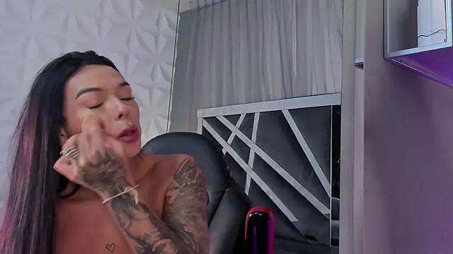 tinaqueen_noa 在線直播表演