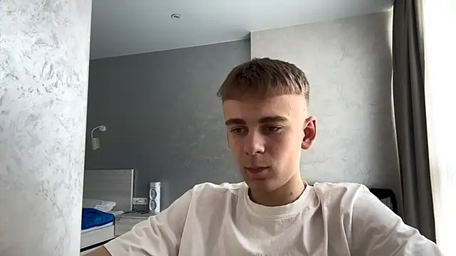 Show modela SoloFury na web-kameri