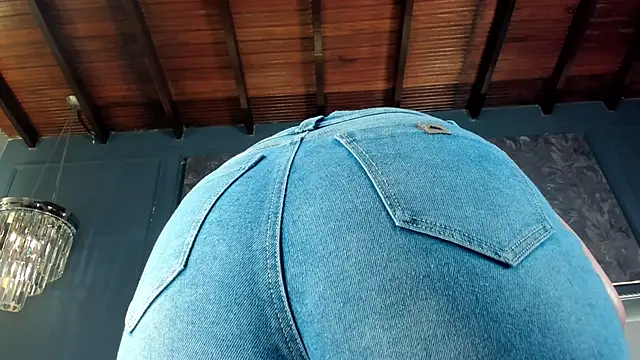 MiaKay1 লাইভ XXX চ্যাট